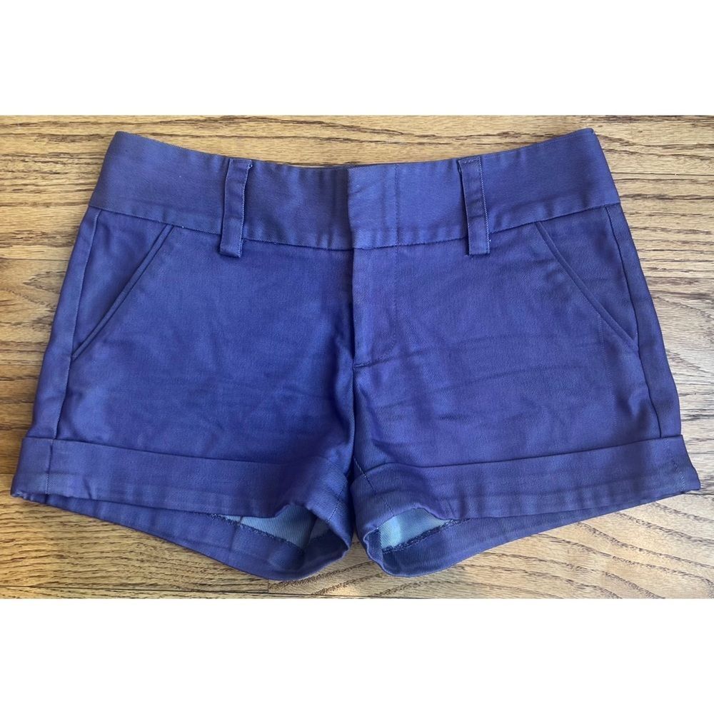 Alice + Olivia Women’s Chinos Shorts Purple Stretch Slant Pockets Low Rise Sz 2